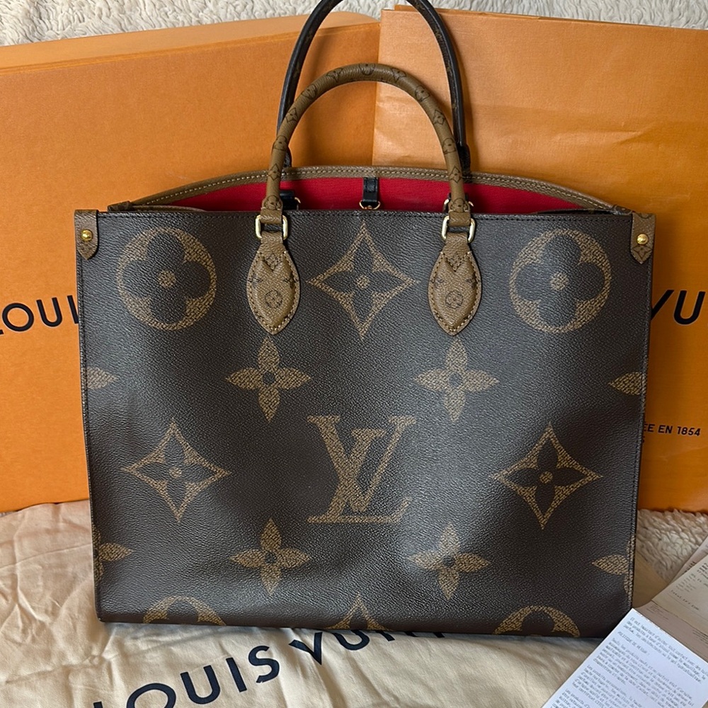 Louis Vuitton OnTheGo GM Monogram Tote with Original Reciept - Picture 2 of 14